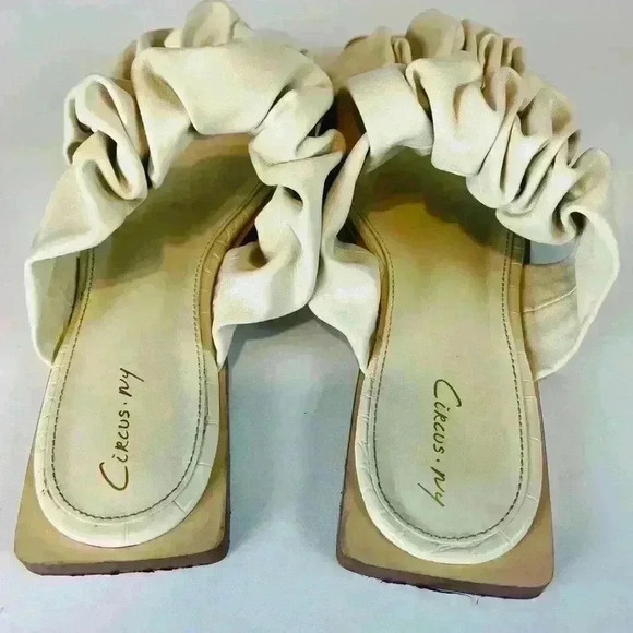 CIRCUS NY Women's Ivory Iggy Sandals - Picture 6 of 9